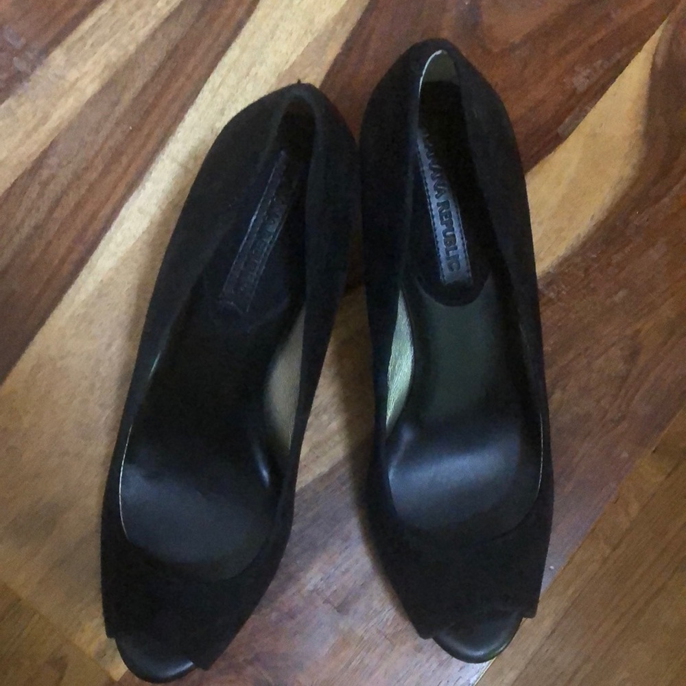 BR Black peep toe suede heels